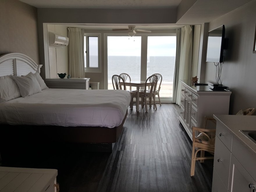 The Surf Club Oceanfront Hotel